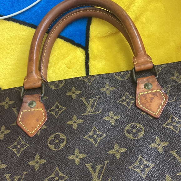 Authentic Louis Vuitton Sac Flat - Picture 3 of 9